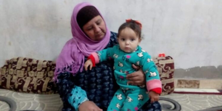 رشت الماء امام منزلهم ( فرشوها ) بالدم