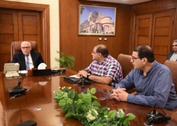 محافظ بورسعيد يناقش استعدادات المحافظة لاستقبال بواخر(COSTADIADEMA/LOGOSHOP) بميناء بورسعيد