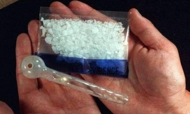 ضبط عاطل بحوزته ١٣ طربة حشيش وشابو وأسلحة نارية فى  فارسكور