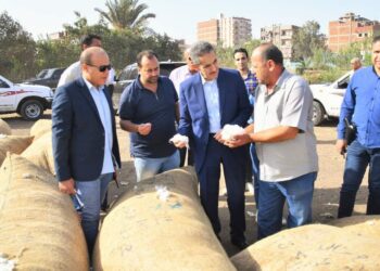 محافظ الغربية يتفقد بدء أعمال رصف طريق طنطا بسيون بطول 23 ك