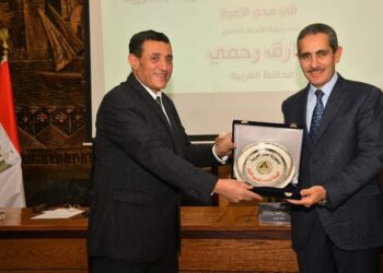 محافظ الغربية يكرم المساهمين في حصول الغربية على المركز الأول في محو الأمية