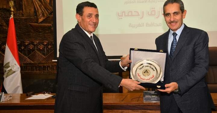 محافظ الغربية يكرم المساهمين في حصول الغربية على المركز الأول في محو الأمية