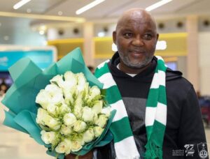 بيتسو موسيماني يحقق إنتصاره الأول مع الأهلي السعودي بصعوبة