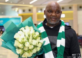 بيتسو موسيماني يحقق إنتصاره الأول مع الأهلي السعودي بصعوبة