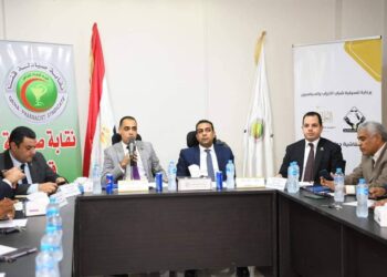 نائب محافظ قنا يشارك في ثاني جلسات نتسيقية شباب الأحزاب والسياسيين حول حوار الوطني بنقابة صيدلة قنا