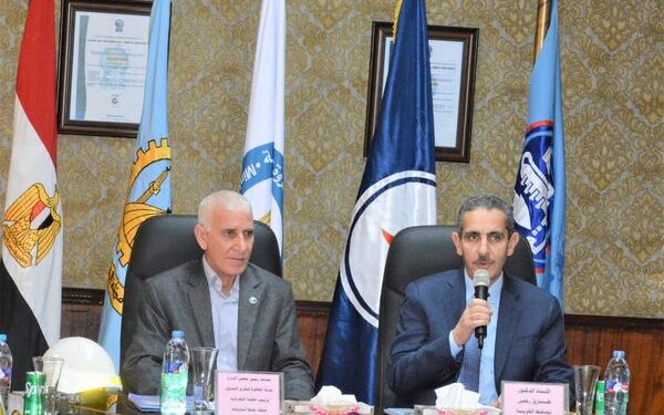 محافظ الغربية يتفقد شركتي التعاون والقاهرة لتكرير البترول