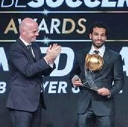 مو صلاح يغادر