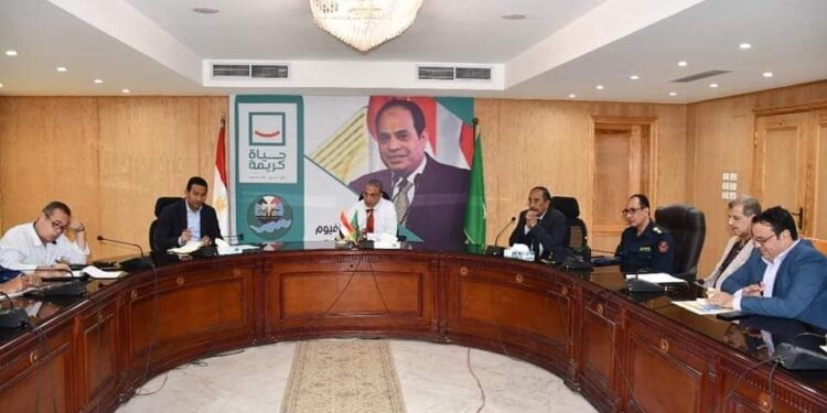 محافظ الفيوم يتابع الموقف التنفيذي لمشروعات “حياة كريمة”