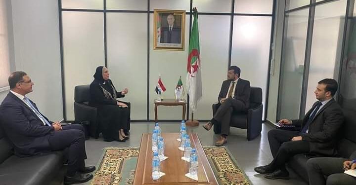 الوزيرة نيفين جامع تلتقي وزير المؤسسات الناشئة والصغيرة في الجزائر