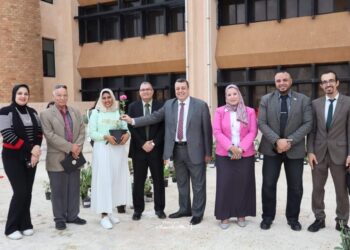 كلية التربية تطلق مبادرة أتحضر للأخضر ضمن النشاط العملى لطلاب الفرقة الأولى بالكلية