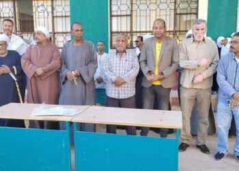 مدير الادارة التعليمية يكرم حفظة كتاب الله و أوائل الطلبة بمدرسة الشهيد عبدالعظيم غانم غندور الاعدادية