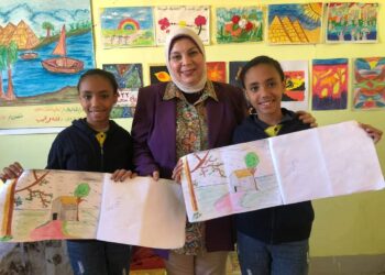 مدرسة الملك مينا الابتدائية تستقبل زيارة أ. اماني ابراهيم الموجه الأول للتربية الفنية