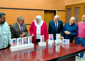 تعليم الفيوم ودعم توظيف التكنولوجيا في التعليم .. ثلاث معامل كمبيوتر متنقلة