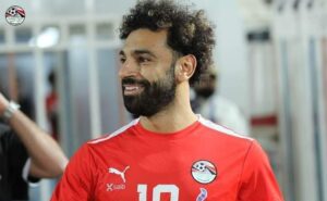 سجدة ولي العهد السعودي ومقارنة بين صلاح وميسي