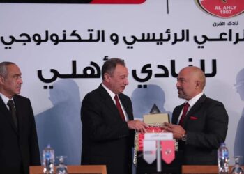 محمود الخطيب: تاريخ الاهلي قادر علي جزب الاستثمارات الكبيره