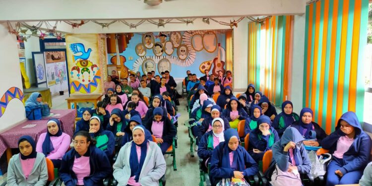 في اطار التعريف برؤية مصر للتنمية المستدامة 2030 نظم مركز اعلام غرب الاسكندرية ندوة حول" المشروعات القومية واثرها على التنمية المستدامة " بالتعاون