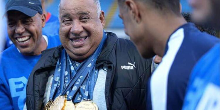 كما فعلها لاعبي الاهلي ناشئين إنبي يكرمون إمام محمدين بالميداليات