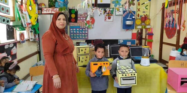 إدارة إبراهيم طايع الإبتدائية تقدم الشكر لملكة الوسائل والأبداع سحر عنتر