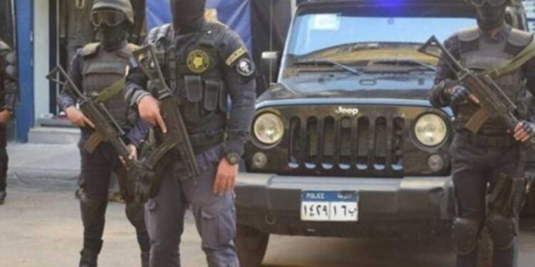 خلال 24 ساعة.. الداخلية تضبط 97 قطعة سلاح و383 قضية مخدرات