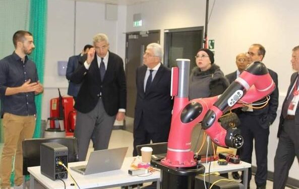 وزير التعليم العالي يزور