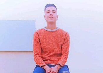 خلاف بين الأب وابنه دفع الأب لقتل ابنه طعنابعده طعنات