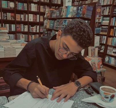 عمر الشريف يوقع