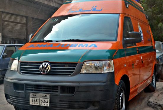 إصابة 12 شخصا