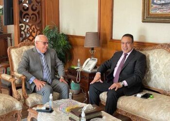 محافظ بورسعيد يناقش