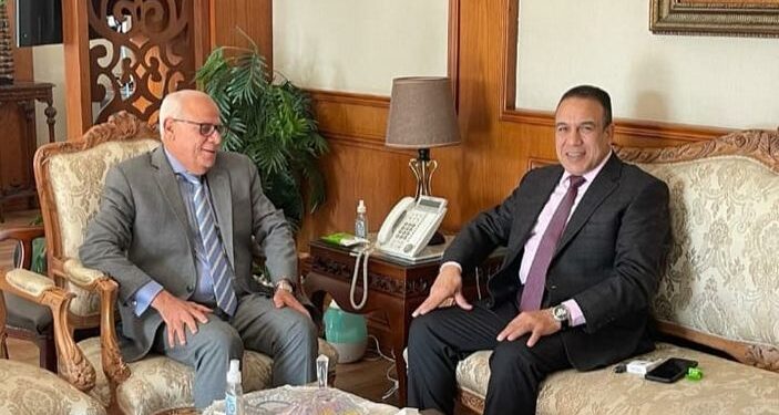 محافظ بورسعيد يناقش