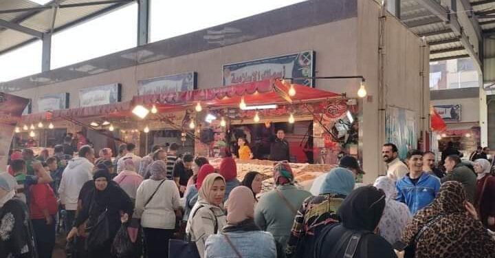 اقبال كبير علي سوق الأسماك الجديد من أبناء محافظة بورسعيد والمحافظات الاخري