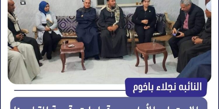 بملابس الحداد نجلاء باخوم تواصل دعم المجتمع القنائي