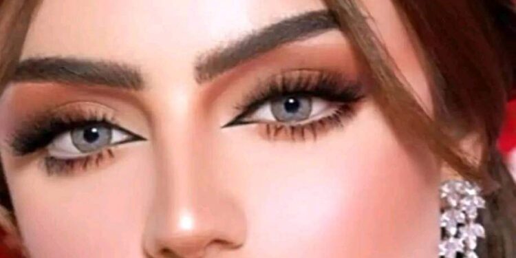 قارئة الفنجان