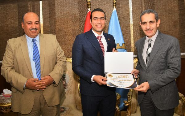 رحمي يكرم أعضاء برلمان الشباب الفائزين بعضوية اللجان على مستوى الجمهورية