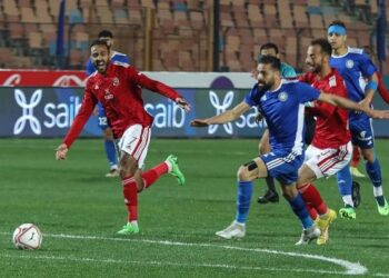 الأهلي يجند الأمواج بثلاثية وتألق الفولت