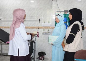 ممثلة المركز العربي الأوروبي باليمن تزور مؤسسة مكافحة السرطان في عدن