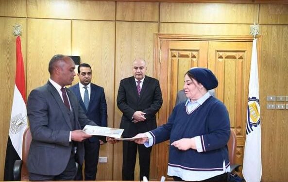 محافظ قنا يشهد توقيع بروتوكول تعاون