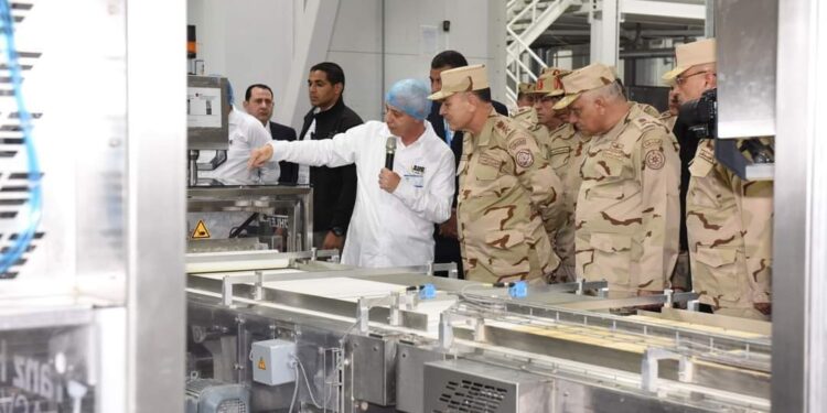 رئيس أركان حرب القوات المسلحة يتفقد المدينة الصناعية الغذائية ” سايلو فودز “