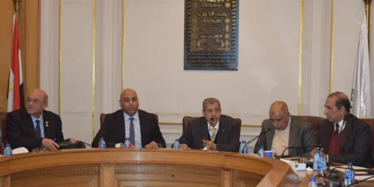 إبراهيم العربي يكلف “عمليات غرفة القاهرة” بسرعة إجراءات تنظيم المعارض والمنافذ السلعية