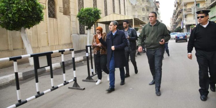 محافظ الغربية يتفقد محيط الكنائس بطنطا استعداد لعيد الميلاد