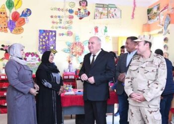 محافظ قنا يتفقد سير العمل بمدرسة الرحمن للتعليم المجتمعي بحاجر الدهسة