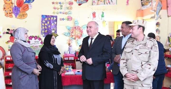 محافظ قنا يتفقد سير العمل بمدرسة الرحمن للتعليم المجتمعي بحاجر الدهسة