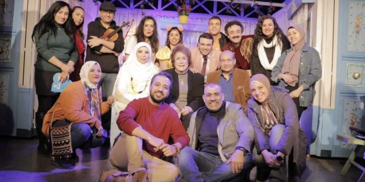 كيوبيد الحب يجذب رموز المسرح والنقد الفني في مصر
