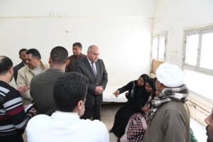 محافظ قنا يطمئن علي مصابي حادث انهيار منزل بقرية الشعانية