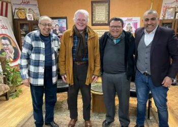 " إمسك حرامي " يعيد النجم حسين فهمي لخشبة المسرح