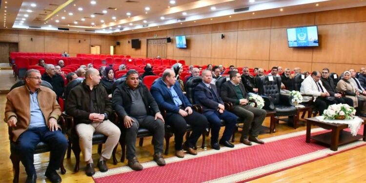 محافظ بورسعيد مع  ممثلي الجمعيات الأهلية ومؤسسات المجتمع المدني بمحافظة بورسعيد