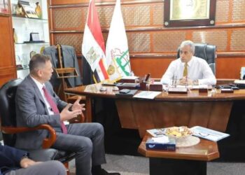 وزير القوى العاملة يلتقى بوفداً من إدارة أكبر شركة لإنتاج السكر في الشرق الأوسط وأفريقيا