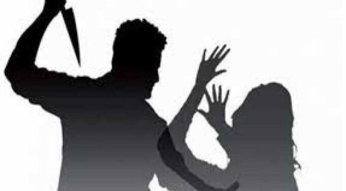 على طريقة نيرة أشرف.. شاب يطعن خطيبته السابقة أمام جامعة المنصورة