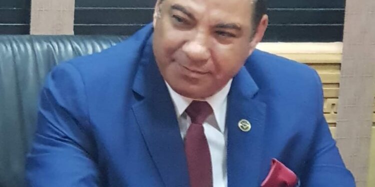 الحكيم ،،، وخبير الغابة