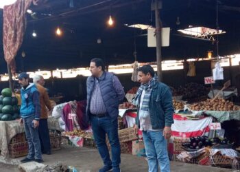 النجار يقود حملة نظافة ورفع اشغالات بنطاق الحي