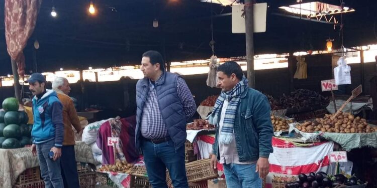 النجار يقود حملة نظافة ورفع اشغالات بنطاق الحي